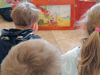 Wizyta przedszkolaków w Gminnej Bibliotece w Czarnej Dąbrówce
