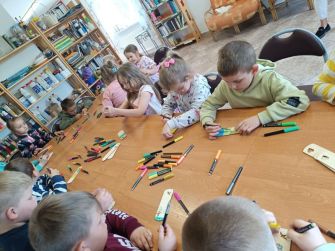 Wizyta przedszkolaków w Gminnej Bibliotece w Czarnej Dąbrówce
